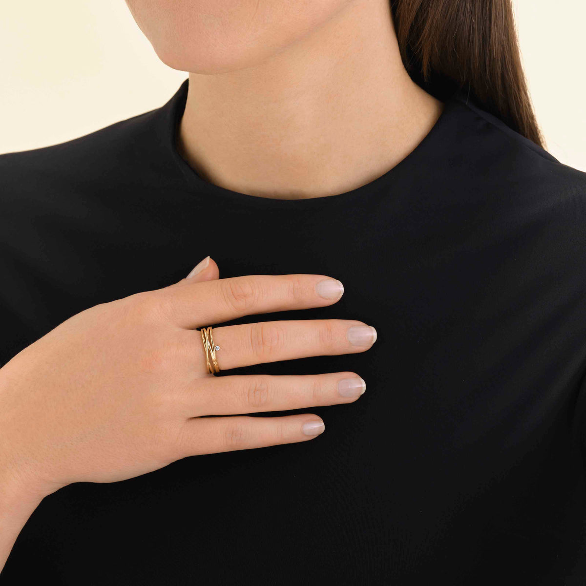 Spiral Chaton Ring leftcolumn